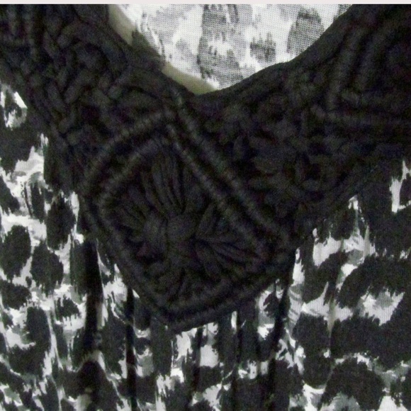 Apt.9 Shirt Top Blouse Sz S Black White Sleeveless - Picture 3 of 5